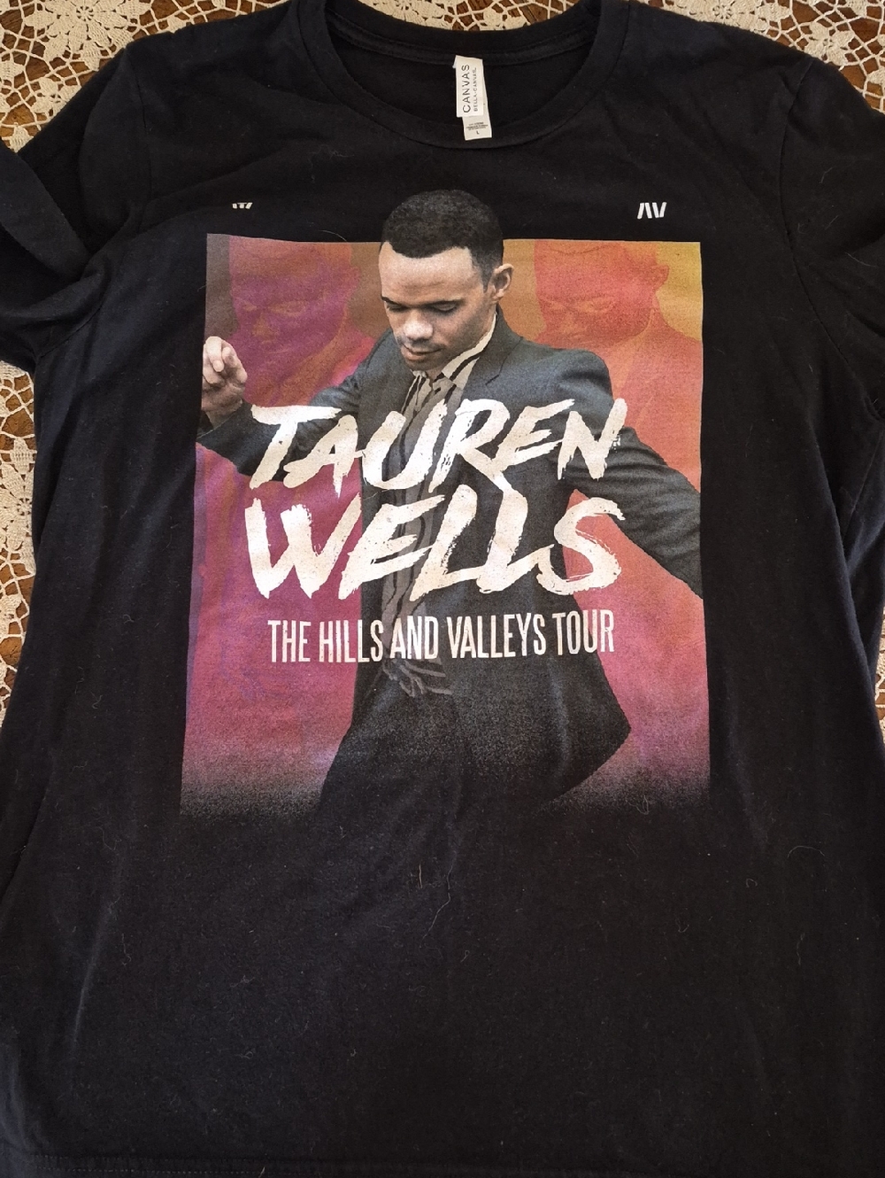 Gildan Black Tauren Wells 'The Hills and Valleys Tour' Graphic Tee